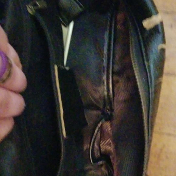 *Free with bundle of 3...Preloved Shoulder Bag - Picture 8 of 8